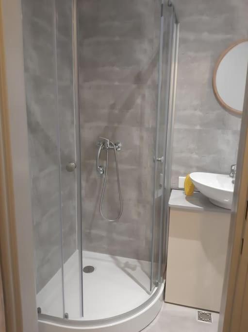 Апартаменти Apartament Komfortowy - W Pelni Wyposazony - Spaceapart Єленя-Ґура Екстер'єр фото