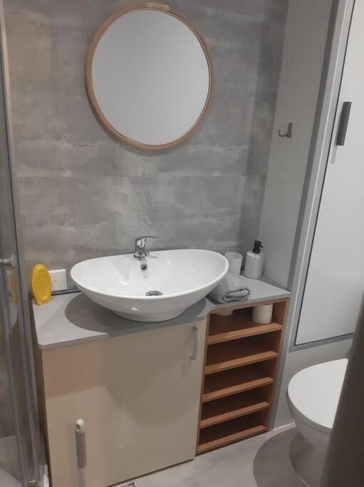 Апартаменти Apartament Komfortowy - W Pelni Wyposazony - Spaceapart Єленя-Ґура Екстер'єр фото